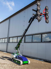 Assembly robot on a tracked chassis for installing windows XGR 800