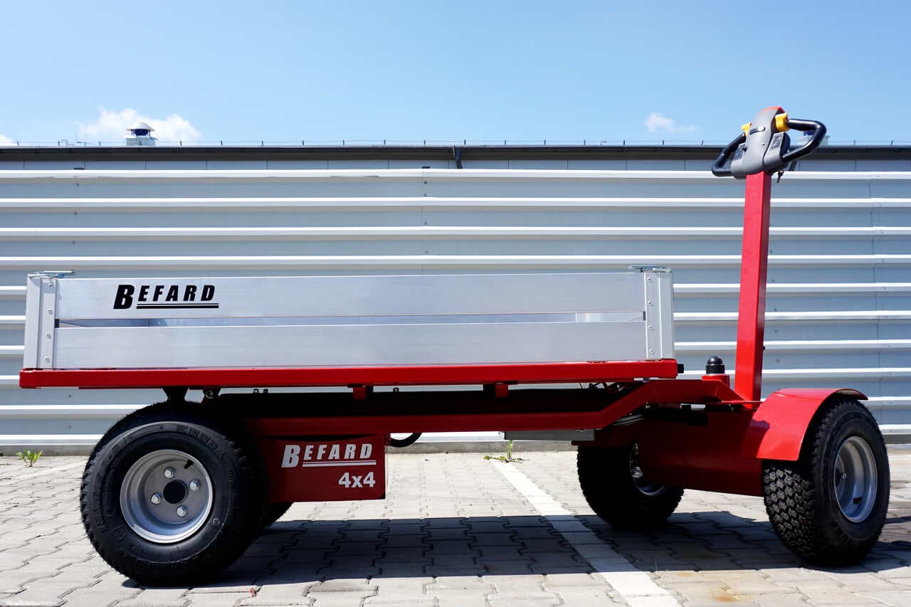 Transporter kołowy z burtami UR800