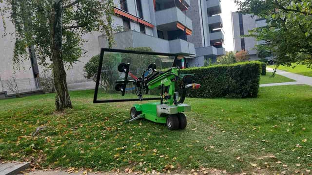 Transport okna manipulatorem do szkła BEFARD XC600