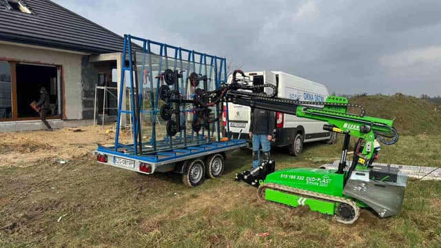 manipulator do montażu szkła na gąsienicach XGR